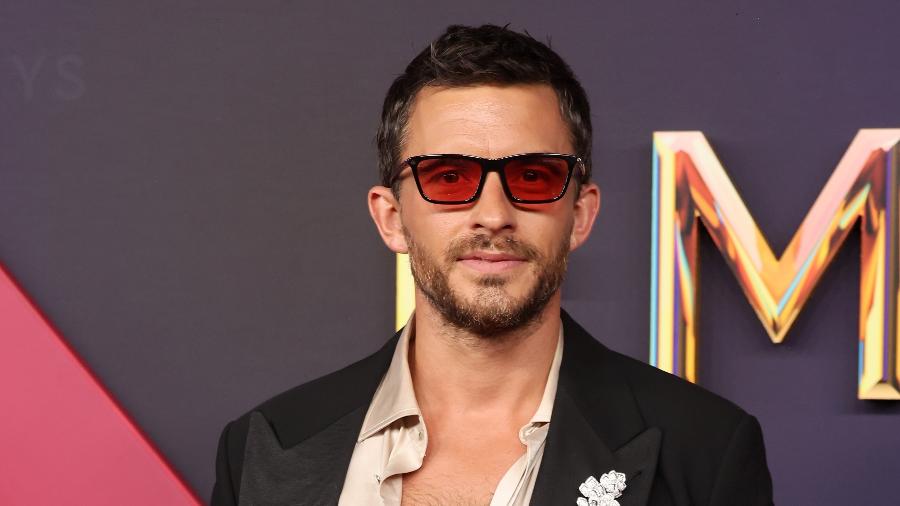 Jonathan Bailey recebe título de homem mais sexy do mundo