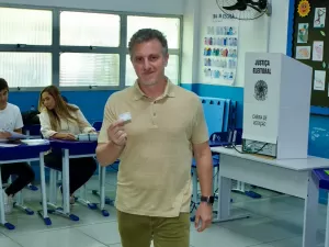 Eleições 2024: famosos votam no 1º turno; veja fotos