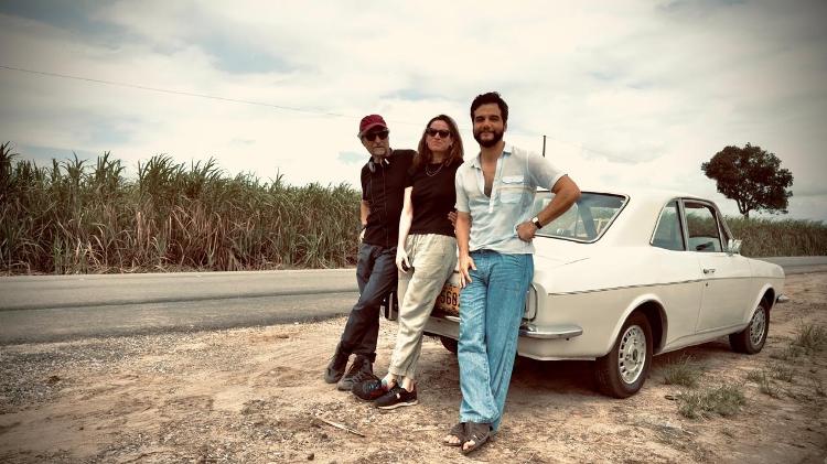 Kleber Mendonça Filho, a produtora Emilie Lesclaux e Wagner Moura no set de "O Agente Secreto" Kleber Mendonça Filho, a produtora Emilie Lesclaux e Wagner Moura no set de "O Agente Secreto"