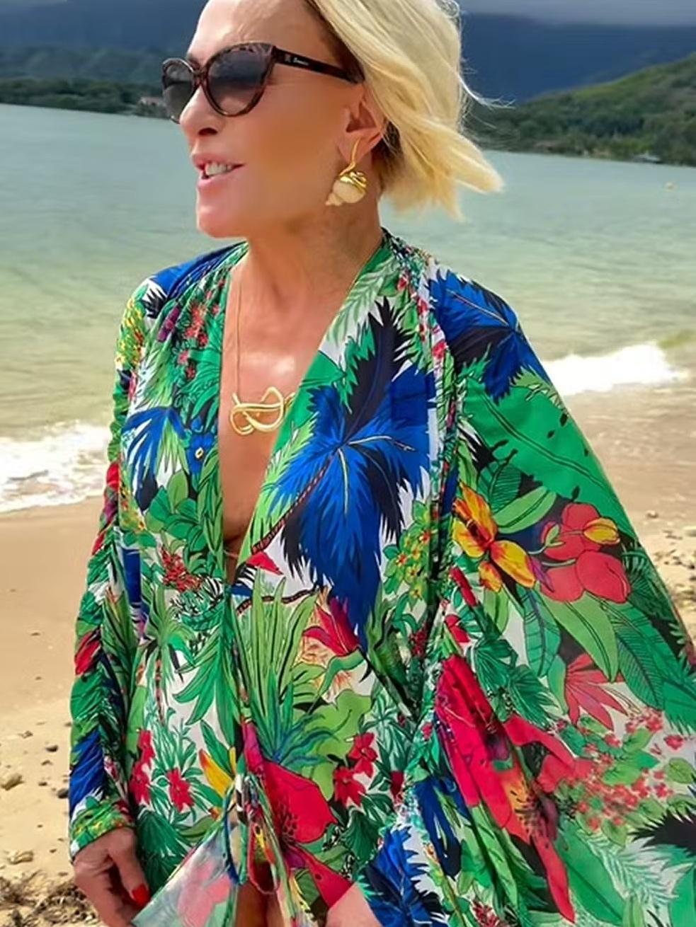 Ana Maria Braga aposta em fenda para gravar programa no Havaí