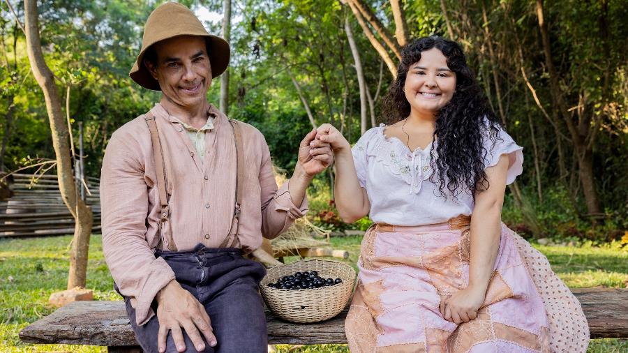 Zé dos Porcos (Anderson Di Rizzi) e Maria Divina (Castorine) em 'Êta Mundo Melhor' Zé dos Porcos (Anderson Di Rizzi) e Maria Divina (Castorine) em 'Êta Mundo Melhor'