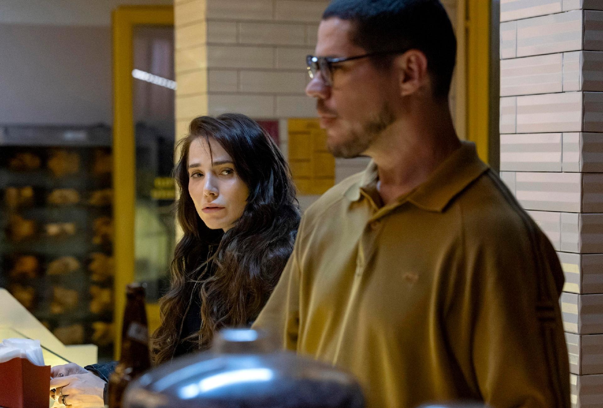 Iuri (José Loreto) e Adriana (Letícia Colin) em 'Quem Ama Cuida' - undefined