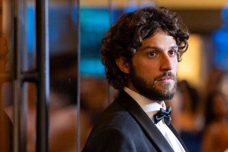 Chay Suede está no ar como Mavi em 'Mania de Você'