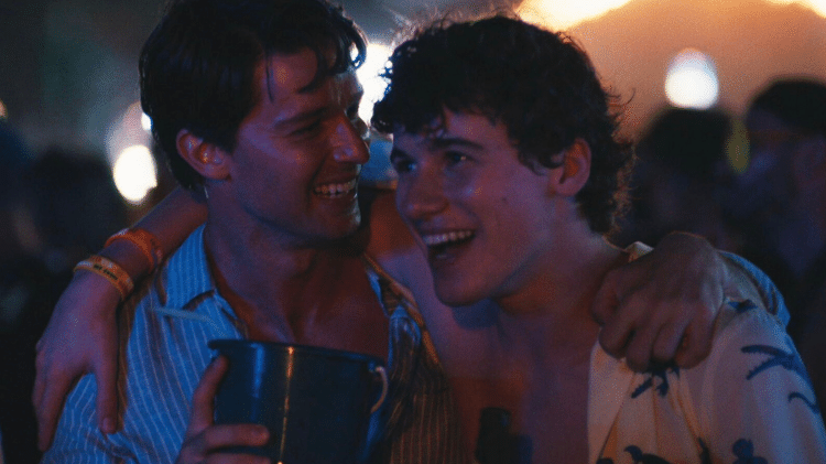 Saxon (Patrick Schwarzenegger) e Lochlan (Sam Nivola) em 'The White Lotus' Saxon (Patrick Schwarzenegger) e Lochlan (Sam Nivola) em 'The White Lotus'