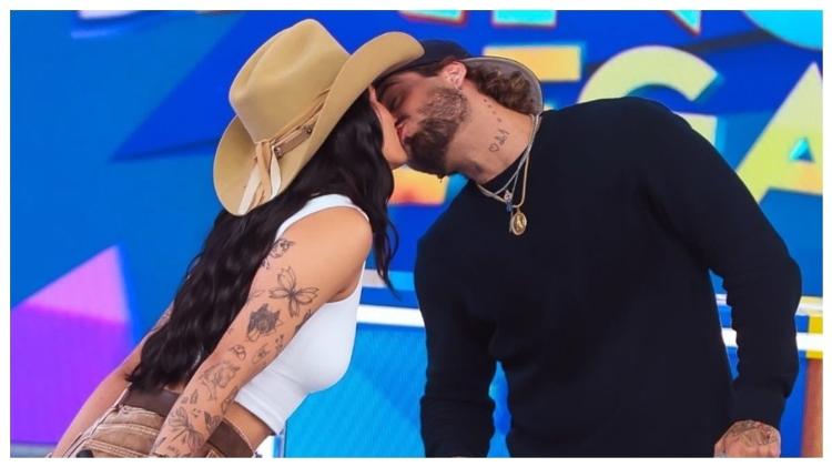 Ana Castela e Zé Felipe deram o primeiro selinho em público Ana Castela e Zé Felipe deram o primeiro selinho em público