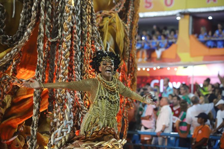 Desfile da Portela na segunda noite de carnaval no sambódromo da Marquês de Sapucaí