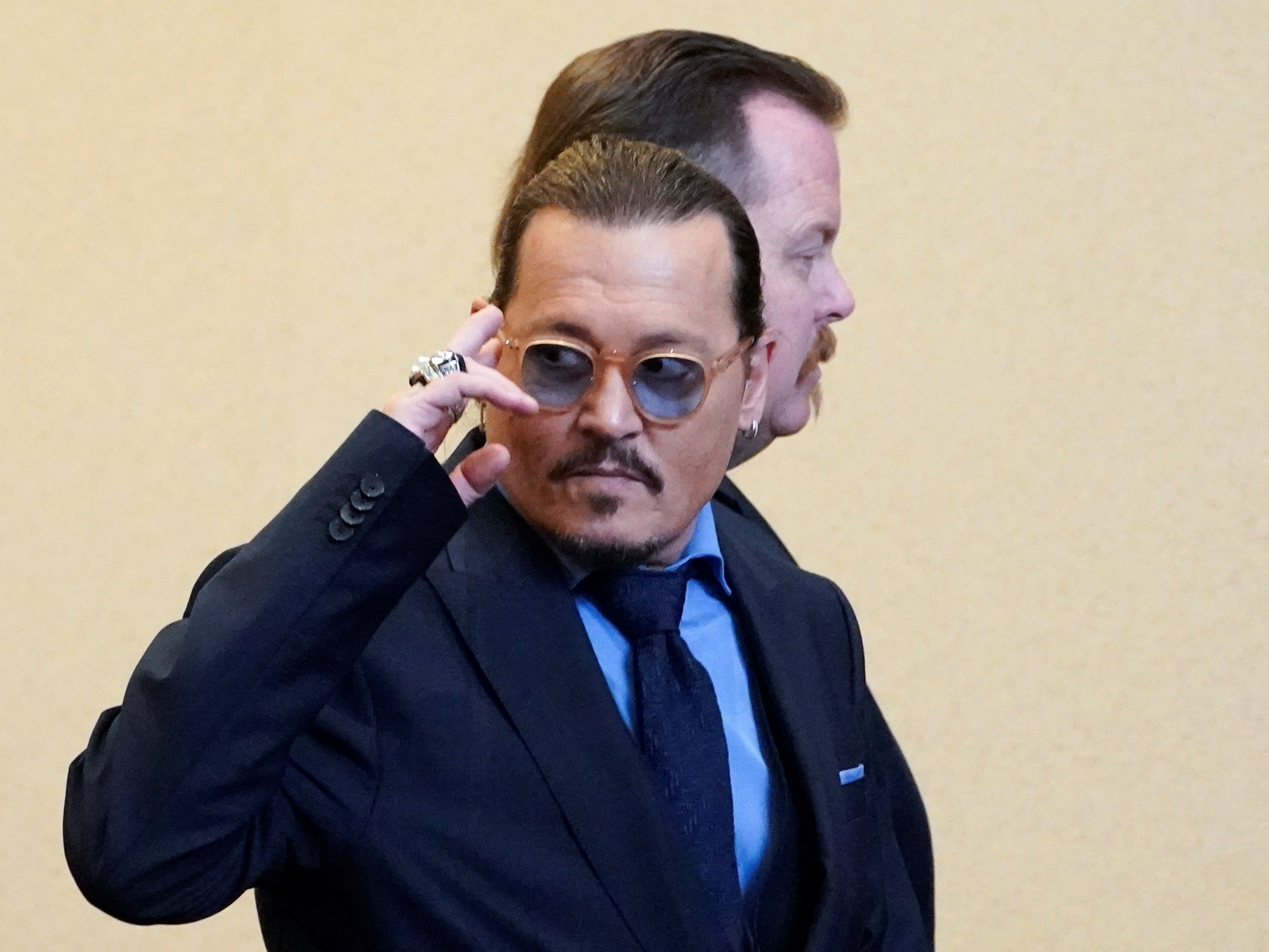 Johnny Depp faz vídeo para agradecer apoio de fãs durante