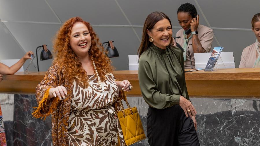 Magda (Debora Lamm) e Mércia (Adriana Esteves) em "Mania de Você" - Léo Rosario/Globo