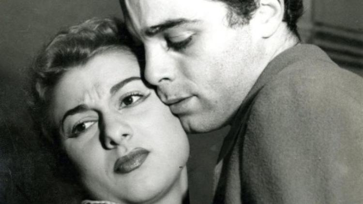 A atriz Marly Bueno posa para foto com Rubens de Falco (1954) A atriz Marly Bueno posa para foto com Rubens de Falco (1954)
