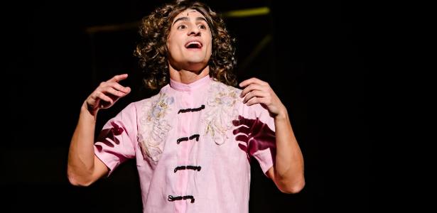 Amaury Jr - Henrique Zamith vive Caetano Veloso em musical sobre Gilberto Gil
