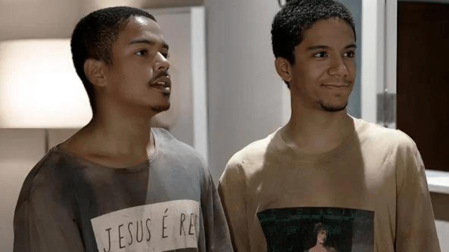 Neno (Gabriel Lima da Silva) e Pitoco (Juan Queiroz) em "Renascer" - Reprodução/Globo