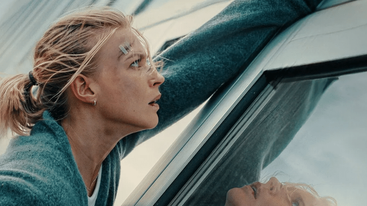 Jeanne Goursaud em cena de 'Exterritorial'