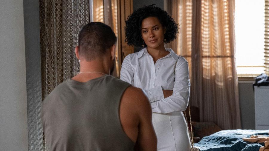 César (Cauã Reymond) e Maria de Fátima (Bella Campos) em 'Vale Tudo'