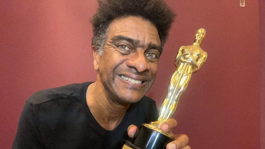 Hélio De La Peña com o Troféu Imprensa recebido pelo 'Casseta e Planeta' Hélio De La Peña com o Troféu Imprensa recebido pelo 'Casseta e Planeta'