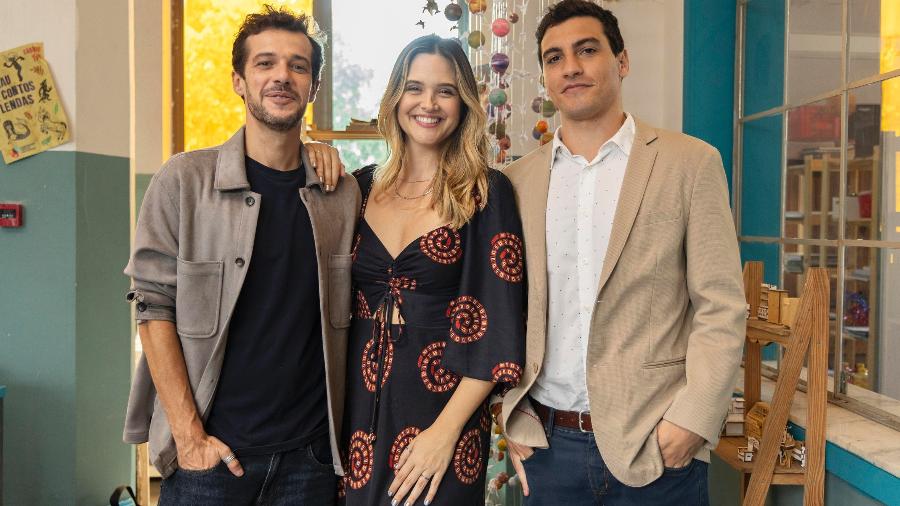 Luca (Jayme Matarazzo), Electra (Juliana Paiva) e Murilo (Henrique Barreira) em 'Família É Tudo'