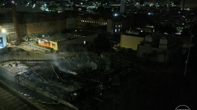  Exposição Casa Warner é destruída por incêndio