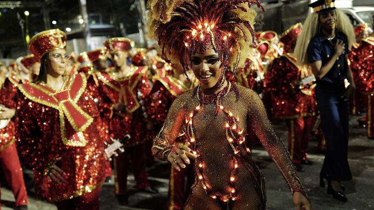 Mayara Lima é rainha de bateria da Paraíso do Tuiuti