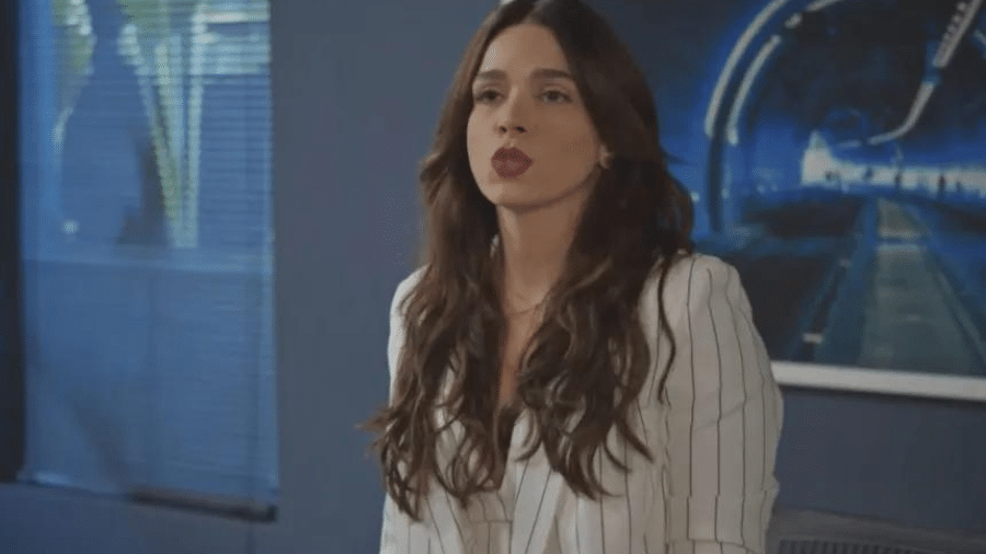 Maya (Sabrina Petraglia) em "Família É Tudo" - Reprodução/Globo