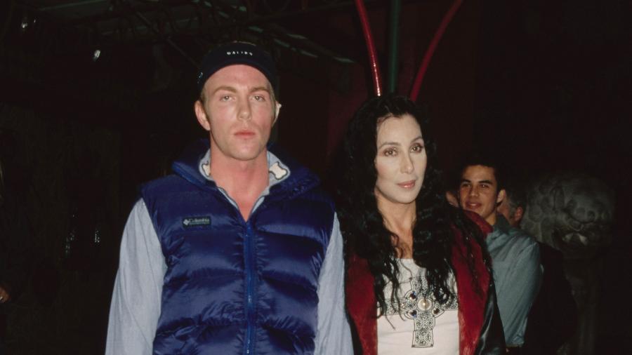 Cher e o filho Elijah Blue em 2001 - Vinnie Zuffante/Getty Images