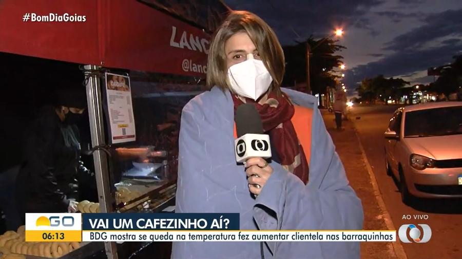 Rosane Mendes participou do "Bom Dia GO" enrolada em um cobertor - Reprodução/TV Anhanguera