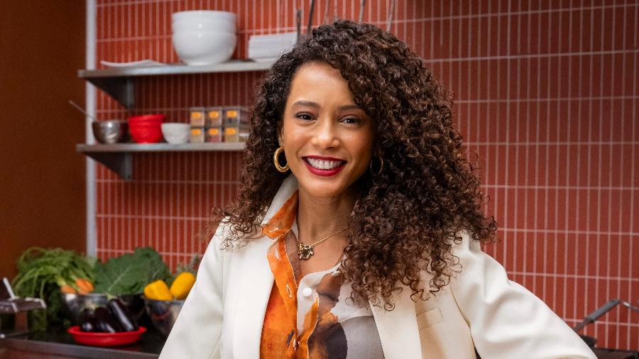 O novo visual de Raquel (Taís Araujo) em 'Vale Tudo': ela é top, capa de revista O novo visual de Raquel (Taís Araujo) em 'Vale Tudo': ela é top, capa de revista