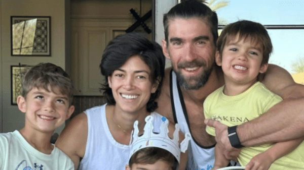 Fotos de Michael Phelps com a mulher e os filhos viraram assunto por semelhança inusitada