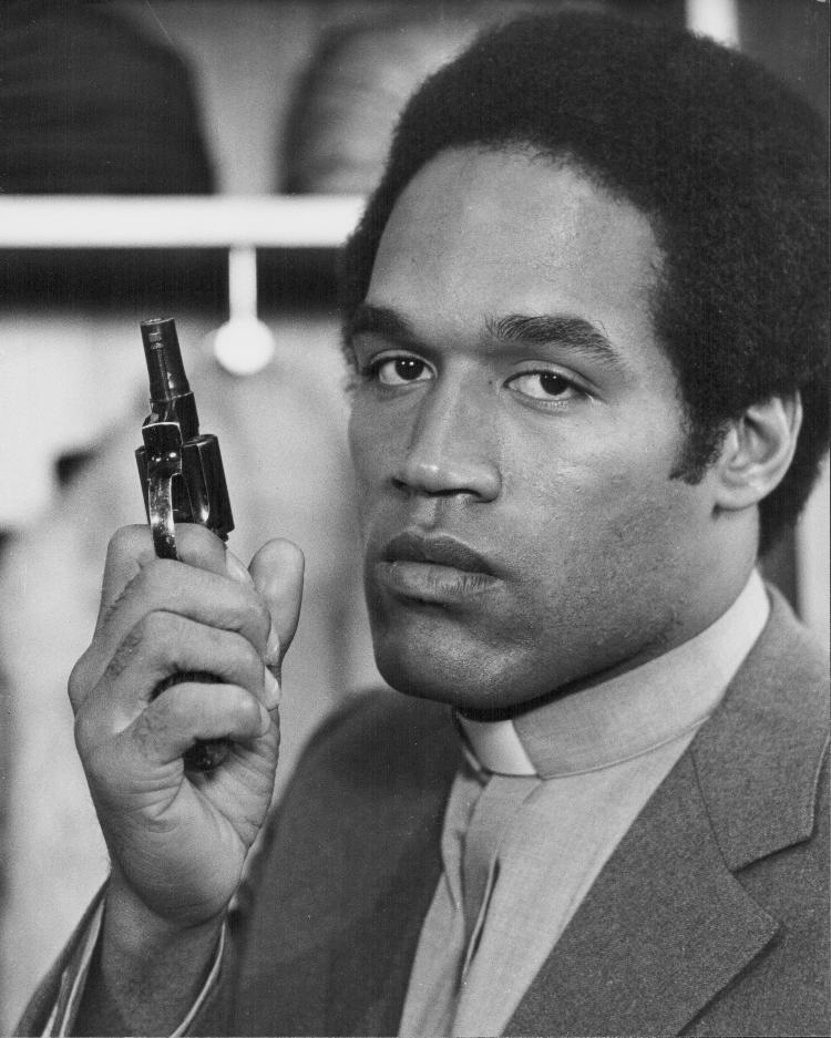 Foto promocional do ator O. J. Simpson no filme 'A Travessia de Cassandra', 1976