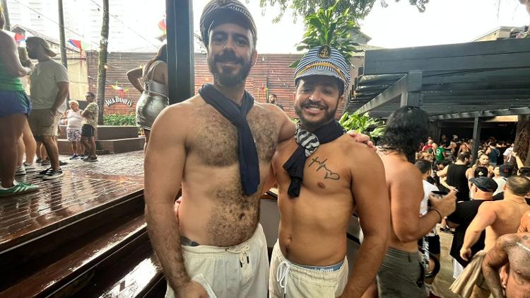 O carioca Rafael Guimarães Xavier e o paulistano Hugo Peralta Lopes se dividem entre as duas cidades no Carnaval O carioca Rafael Guimarães Xavier e o paulistano Hugo Peralta Lopes se dividem entre as duas cidades no Carnaval