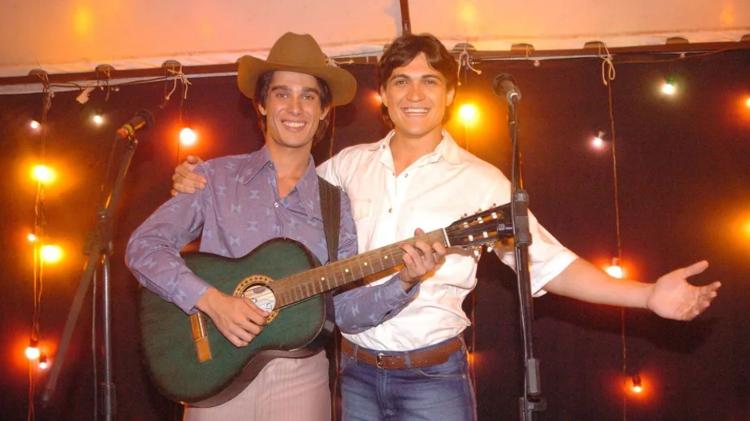 Thommy Schiavo e Eduardo Di Tarso viveram Leandro e Leonardo no 'Por Toda Minha Vida' Thommy Schiavo e Eduardo Di Tarso viveram Leandro e Leonardo no 'Por Toda Minha Vida'