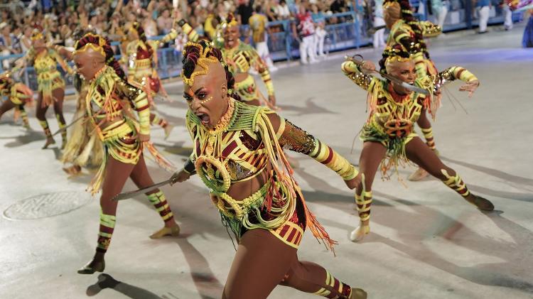  13.fev.2024 - Desfile da Viradouro na segunda noite de carnaval no sambódromo da Marquês de Sapucaí