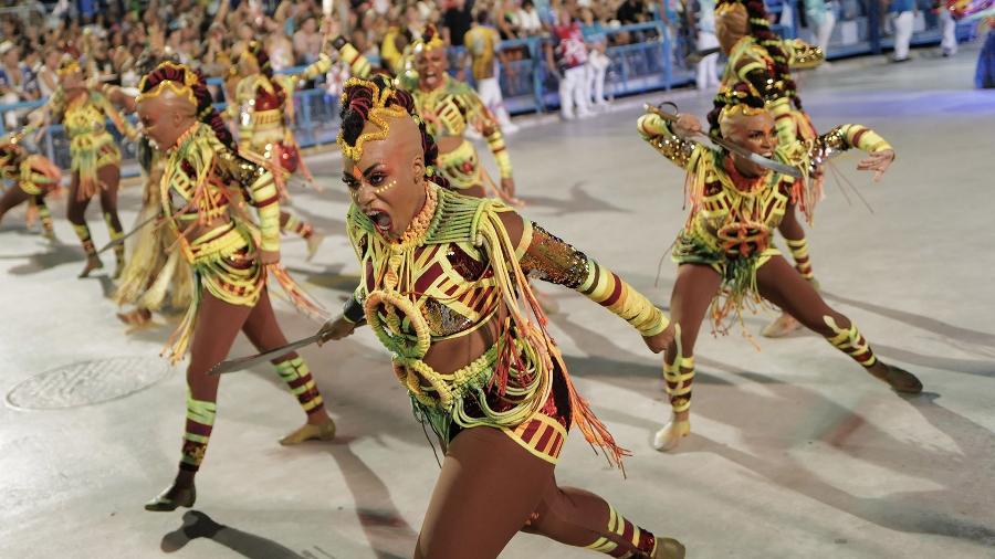 Desfile da Viradouro na segunda noite de carnaval no sambódromo da Marquês de Sapucaí