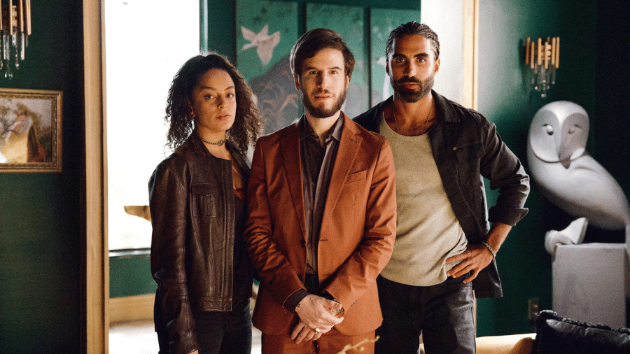 Cacá (Pri Helena), Baixinho (Rodrigo Garcia) e Jo (Vitor Sampaio) em "Volta por Cima" - Manoella Mello/Globo