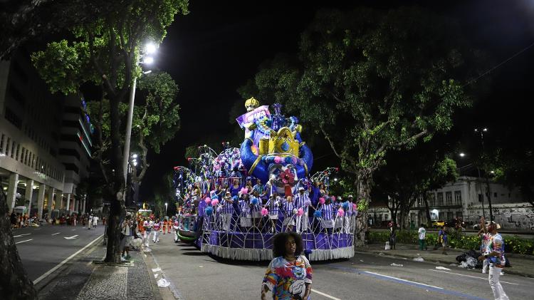 Bastidores dos desfiles da série ouro do carnaval do Rio de Janeiro na Sapucaí