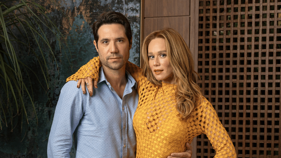 Henrique (Antonio Saboia) e Ísis (Mariana Ximenes) em "Mania de Você" - Manoella Mello/Globo