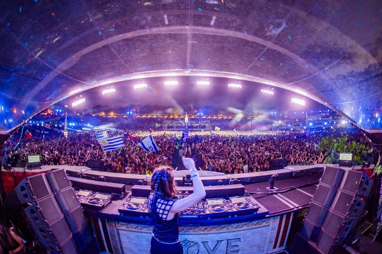 Apresentação feminina no Tomorrowland