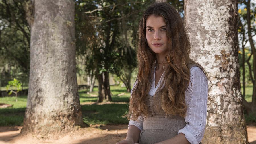 Lívia (Alinne Moraes) em 'Além do Tempo' Lívia (Alinne Moraes) em 'Além do Tempo'