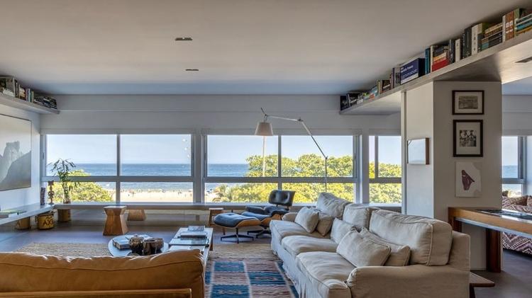 Sala é ampla e está dividida em vários ambientes Sala é ampla e está dividida em vários ambientes