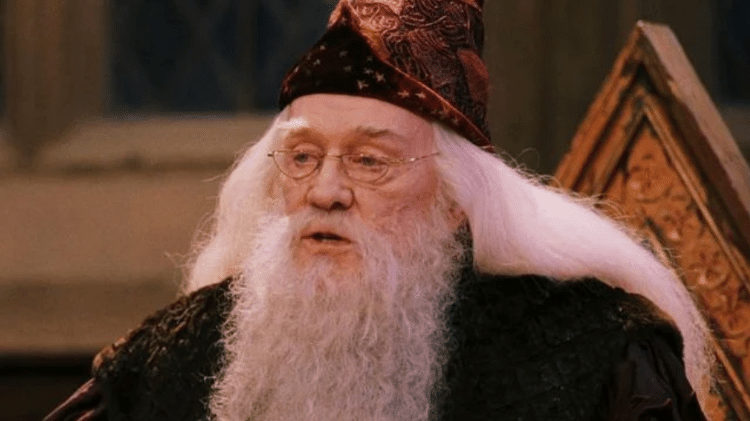 Richard Harris viveu Dumbledore em "Harry Potter e a Pedra Filosofal"