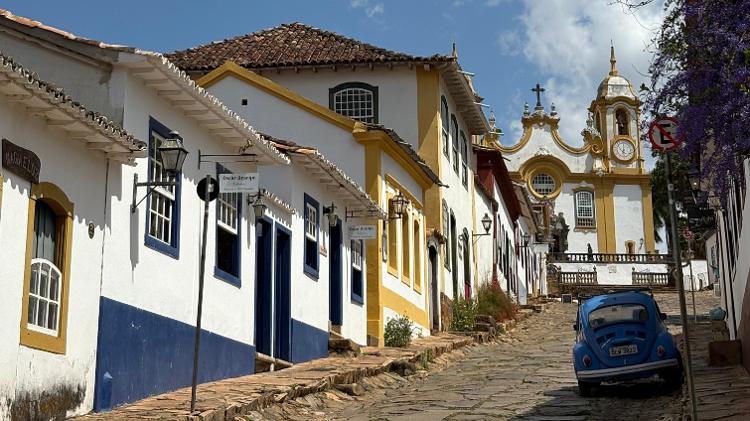 Tiradentes: fachadas coloniais e muita arte