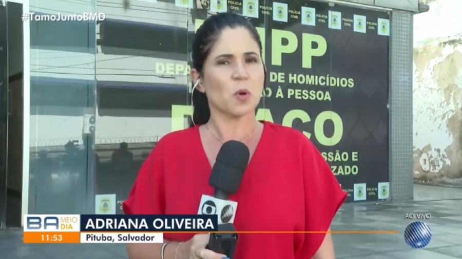 Adriana Oliveira, da TV Bahia, falava ao vivo sobre operação da polícia em Salvador quando abelha atrapalhou ela - Reprodução/ TV Bahia/ Globoplay