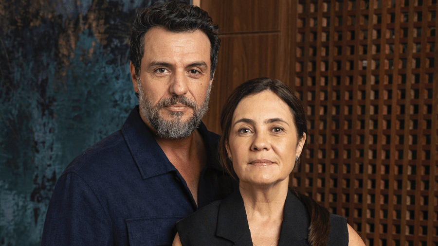 Molina (Rodrigo Lombardi) e Mércia (Adriana Esteves) em 'Mania de Você'