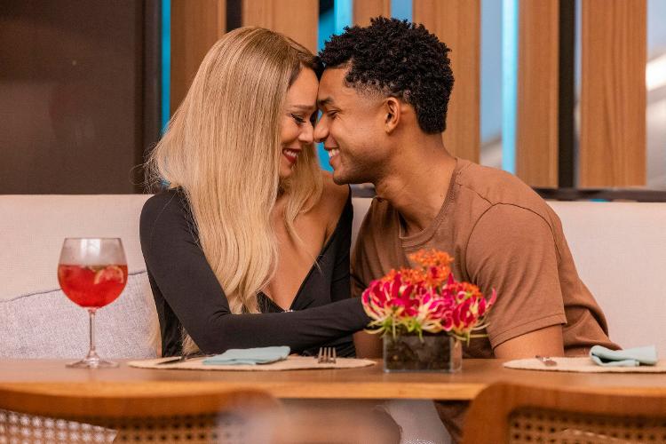 Mirna (Mariana Ximenes) e Samuel (Juan Paiva) em 'Dona de Mim' Mirna (Mariana Ximenes) e Samuel (Juan Paiva) em 'Dona de Mim'
