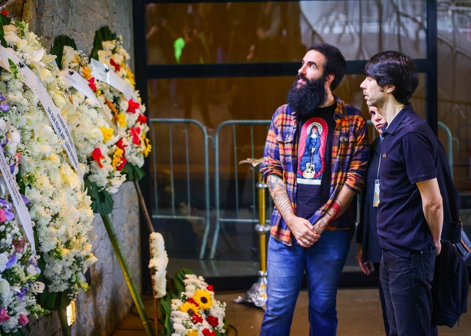 João Lee, filho de Rita Lee, e o biógrafo Guilherme Samora - Manu Scarpa/Brazil News