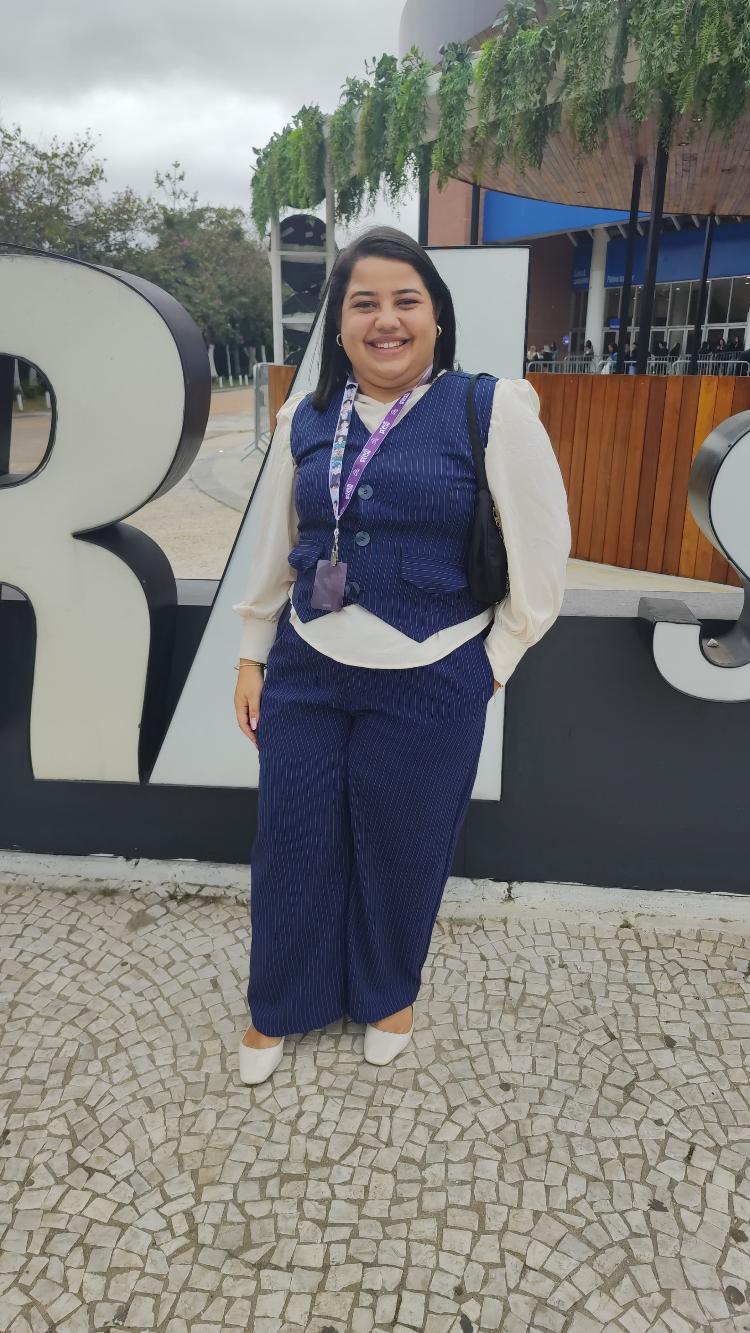 Gabrielle, 22, veio de Recife e fica na casa da amiga Denise. Ela ama a moda sul-coreana e montou um look para o show de In-guk.