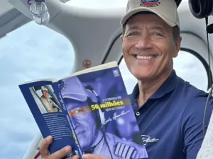 Comandante Hamilton lança o livro "A corrida de 50 milhões que eu venci"