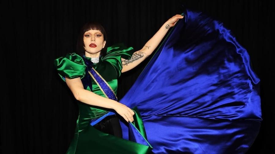 Lady Gaga usou look com as cores da bandeira do Brasil Lady Gaga usou look com as cores da bandeira do Brasil