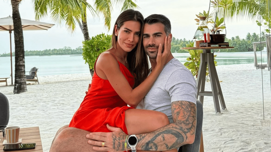 Adriana Sant'Anna vive nos EUA com Rodrigão e filhos Adriana Sant'Anna vive nos EUA com Rodrigão e filhos