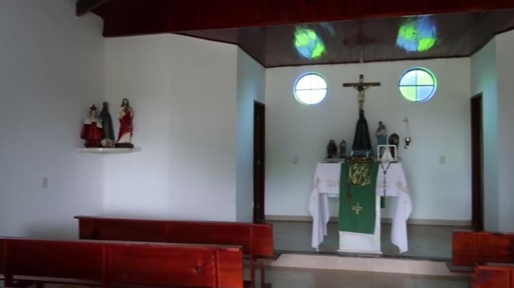 Parte interna da capela da fazenda de Leonardo em Goiás