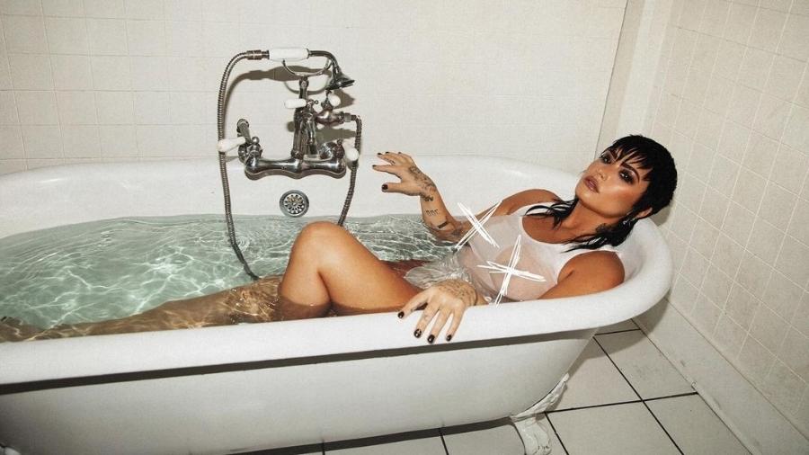 Demi Lovato em foto de divulgação do clipe "Skin of my Teeth", do novo álbum "Holy Fvck" - Angelo Kritikos/Divulgação