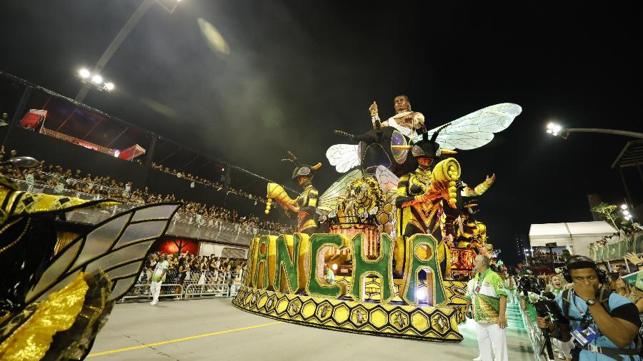 10.fev.2024 - Desfile da Mancha Verde na primeira noite de carnaval no sambódromo do Anhembi